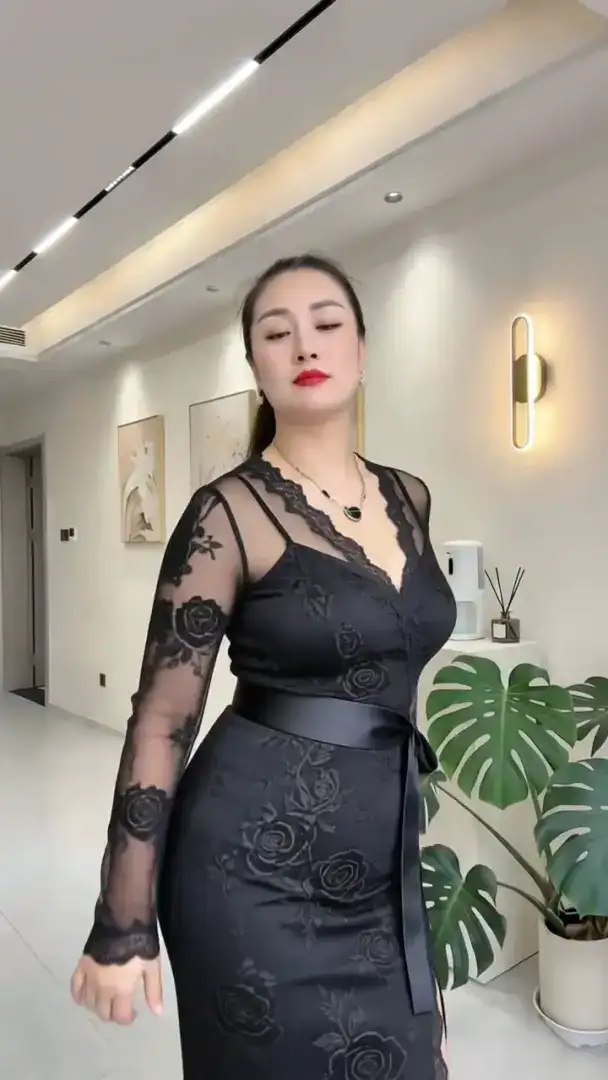 #收腹裤 #性感丰满迷人气质女人 #听说微胖才是极品 #颜值与身材并存