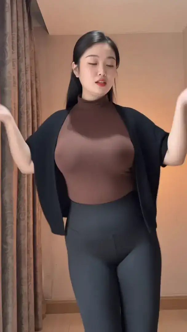 #微胖女人最好看 #微胖女人是极品 #正常穿搭无不良引导 #这样的身材打几分