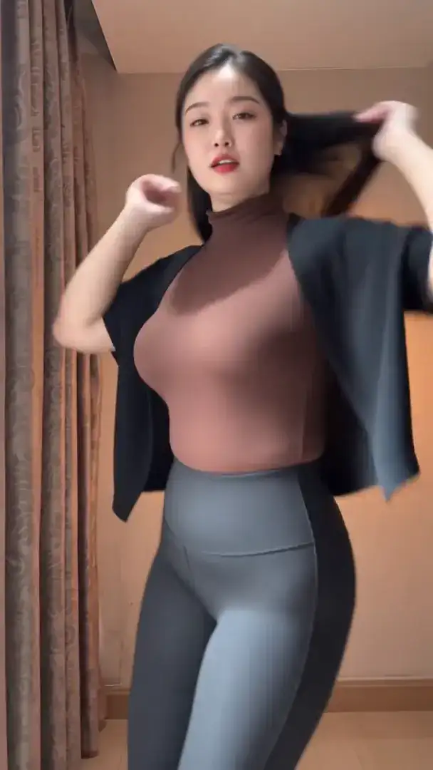 #微胖女人最好看 #微胖女人是极品 #正常穿搭无不良引导 #这样的身材打几分