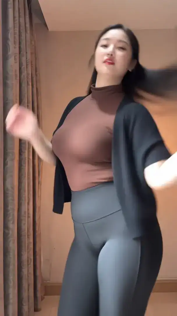 #微胖女人最好看 #微胖女人是极品 #正常穿搭无不良引导 #这样的身材打几分