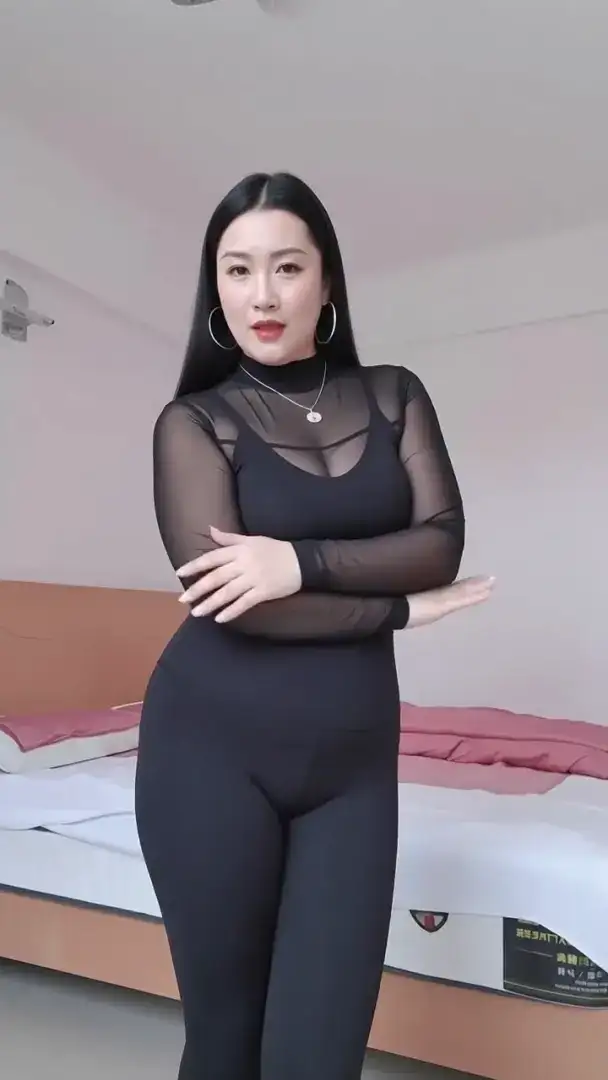 #成熟女人味十足 #成熟女人味 #微胖女人才是极品 #骑一场春日限定