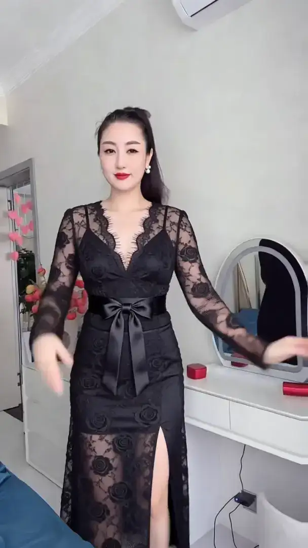 #成熟女人味穿搭 #成熟女人味 #这样的身材打几分 #听说微胖才是极品