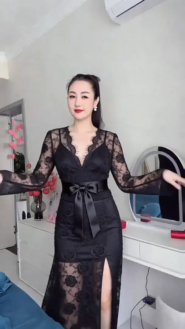 #成熟女人味穿搭 #成熟女人味 #这样的身材打几分 #听说微胖才是极品