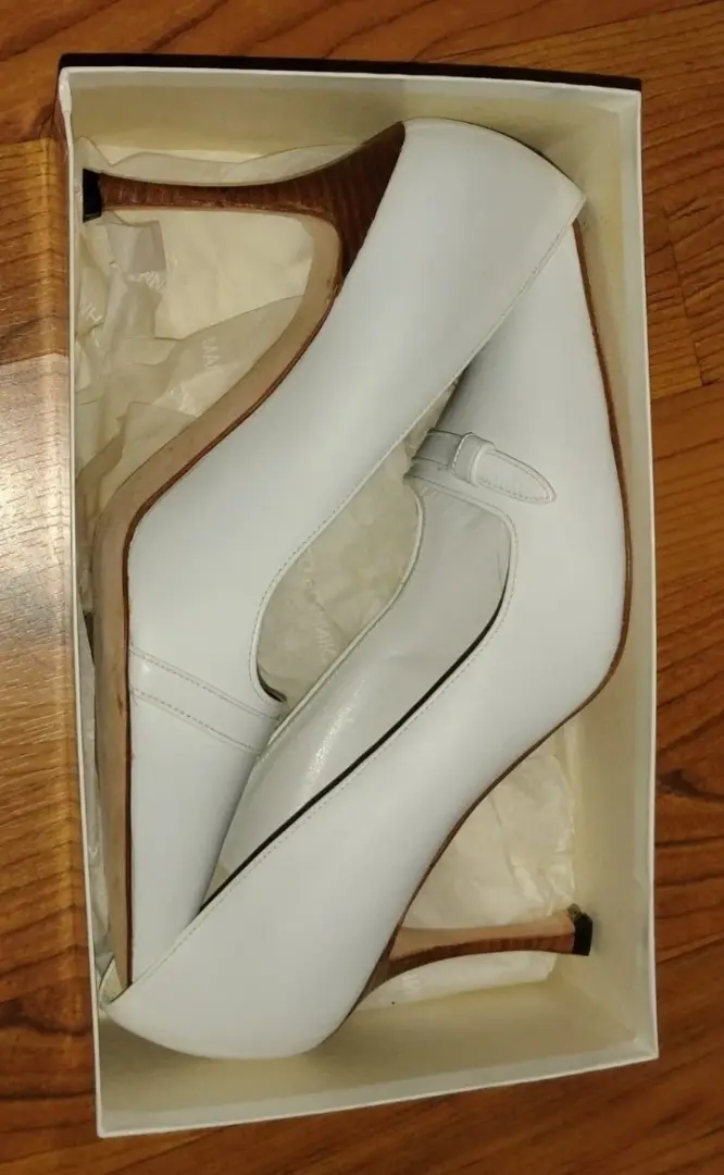 Manolo Blahnik 女式白色皮革尖头细高跟鞋 EU 40-
