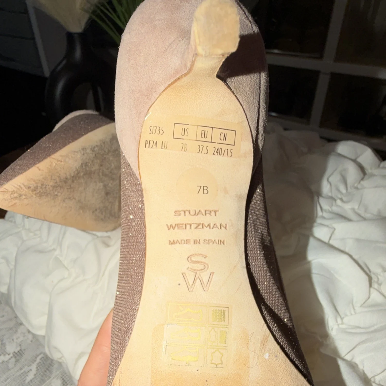 Stuart Weitzman 米色闪光尖头懒人中跟鞋,美国 7B-
