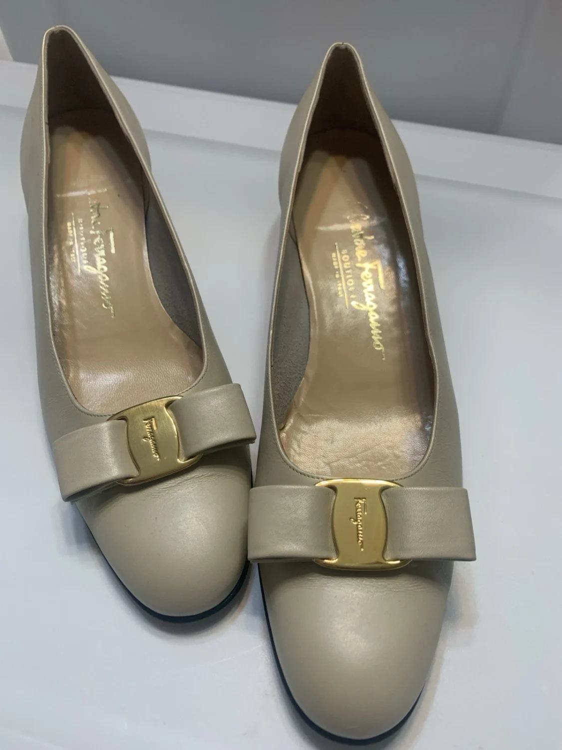 米色女士 Ferragamo 泵尺寸 9 N 经典复古芭蕾舞/弓脚趾-