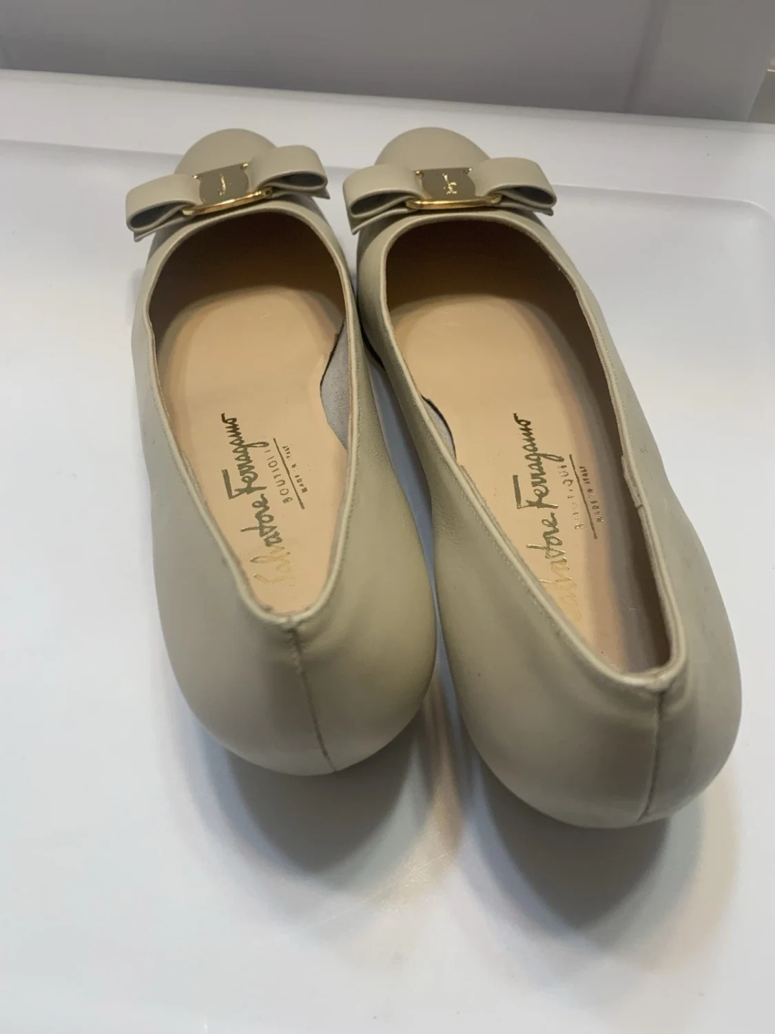 米色女士 Ferragamo 泵尺寸 9 N 经典复古芭蕾舞/弓脚趾-