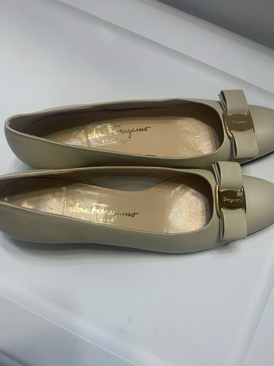 米色女士 Ferragamo 泵尺寸 9 N 经典复古芭蕾舞/弓脚趾-