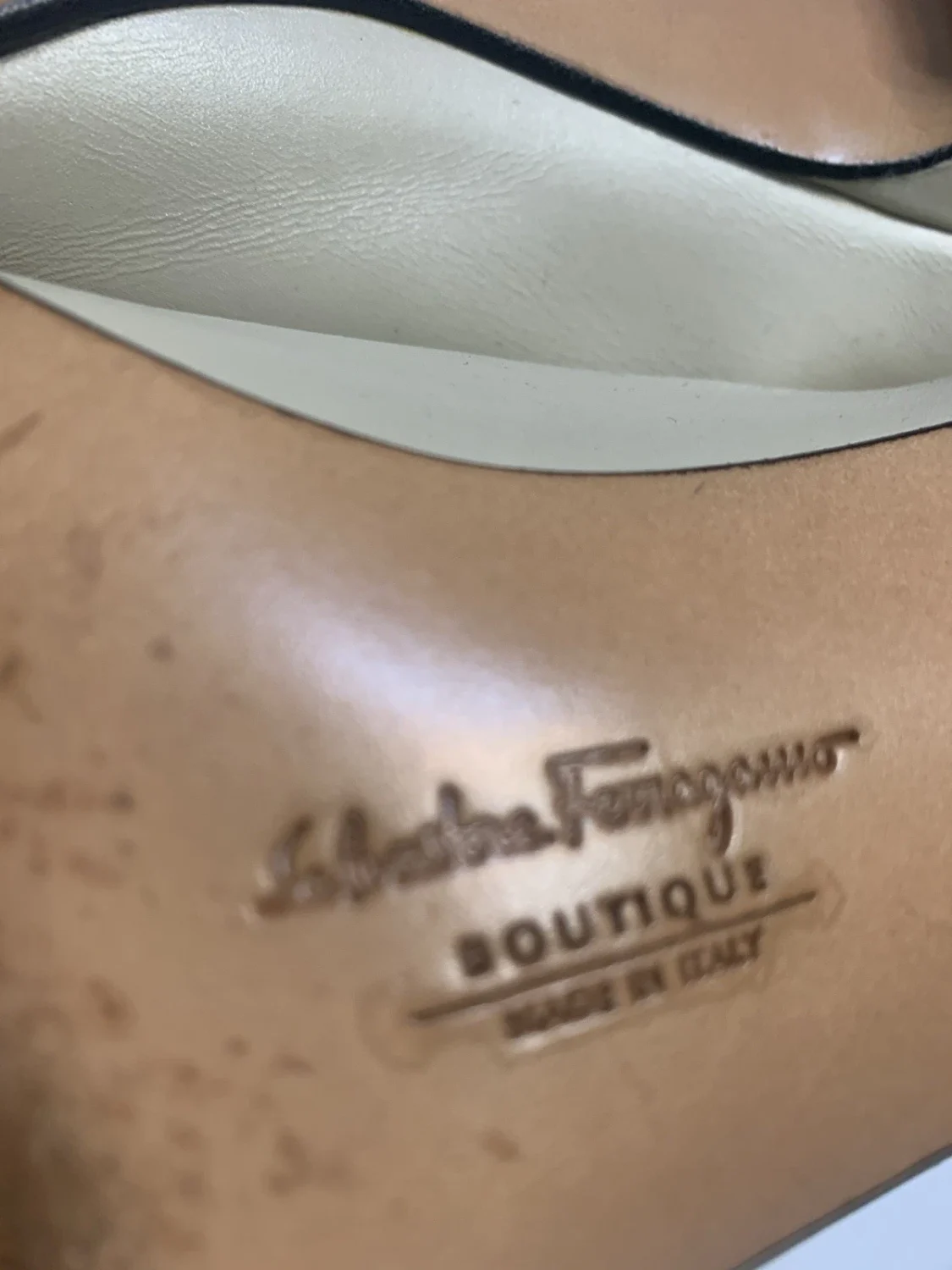 米色女士 Ferragamo 泵尺寸 9 N 经典复古芭蕾舞/弓脚趾-