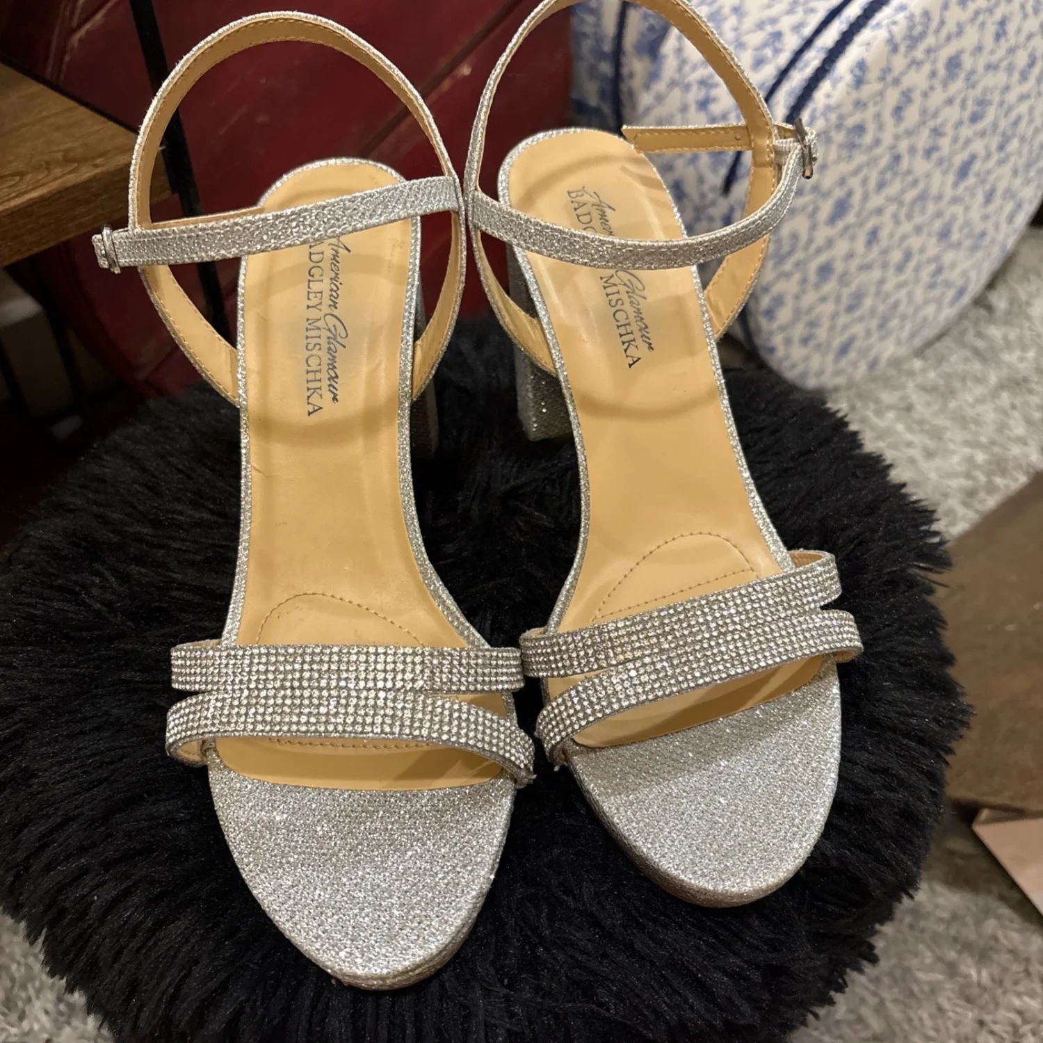 Badgley Mischka 金属色凉鞋 8.5 American Glamour 银色闪光鞋-