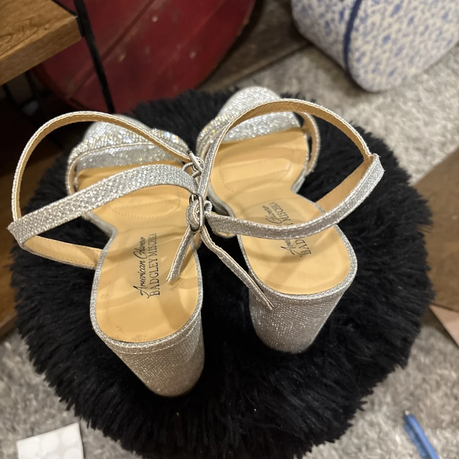 Badgley Mischka 金属色凉鞋 8.5 American Glamour 银色闪光鞋-