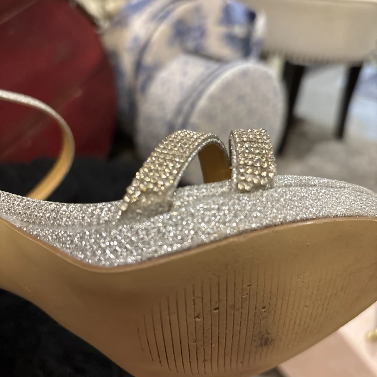 Badgley Mischka 金属色凉鞋 8.5 American Glamour 银色闪光鞋-