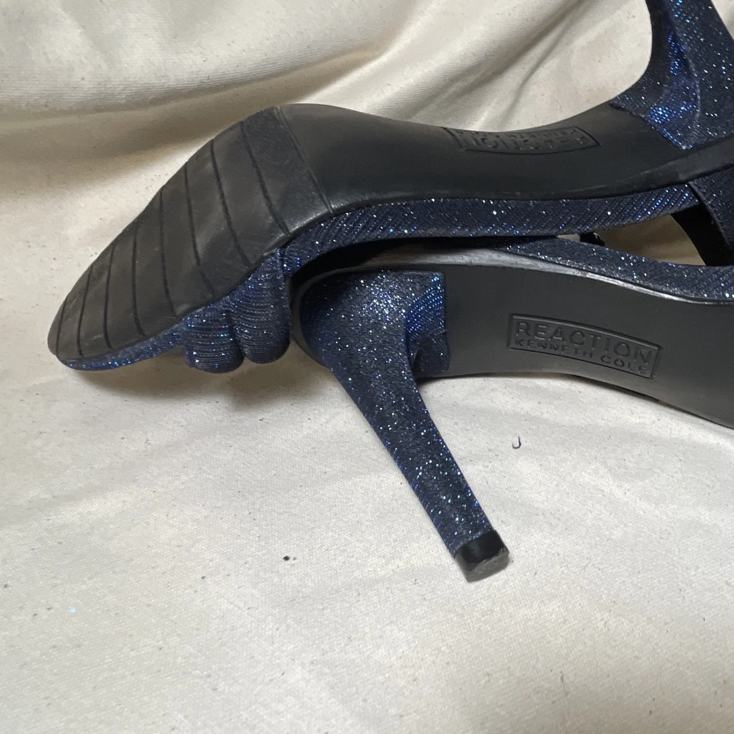 Kenneth Cole Reaction 女式海军蓝闪光绑带细高跟鞋踝带 7...-