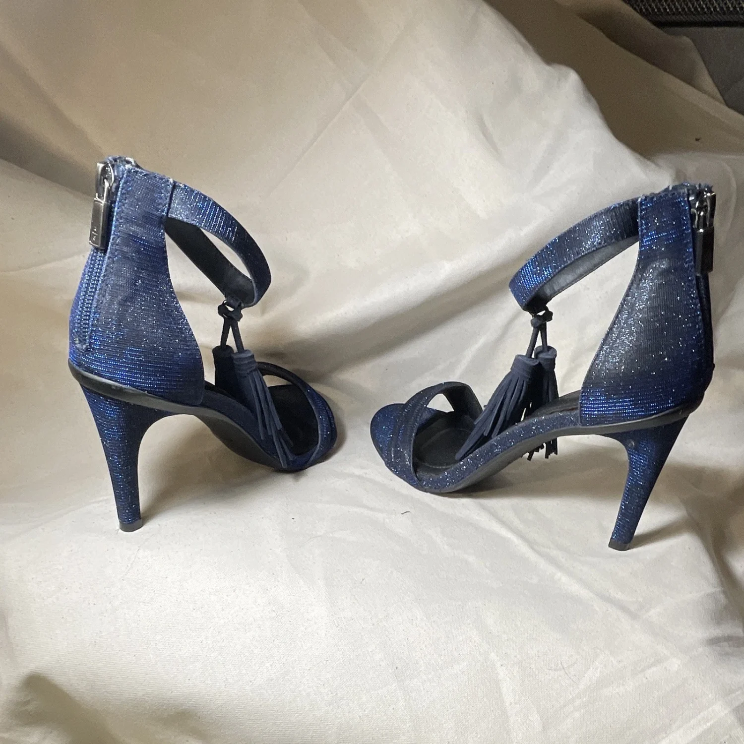Kenneth Cole Reaction 女式海军蓝闪光绑带细高跟鞋踝带 7...-