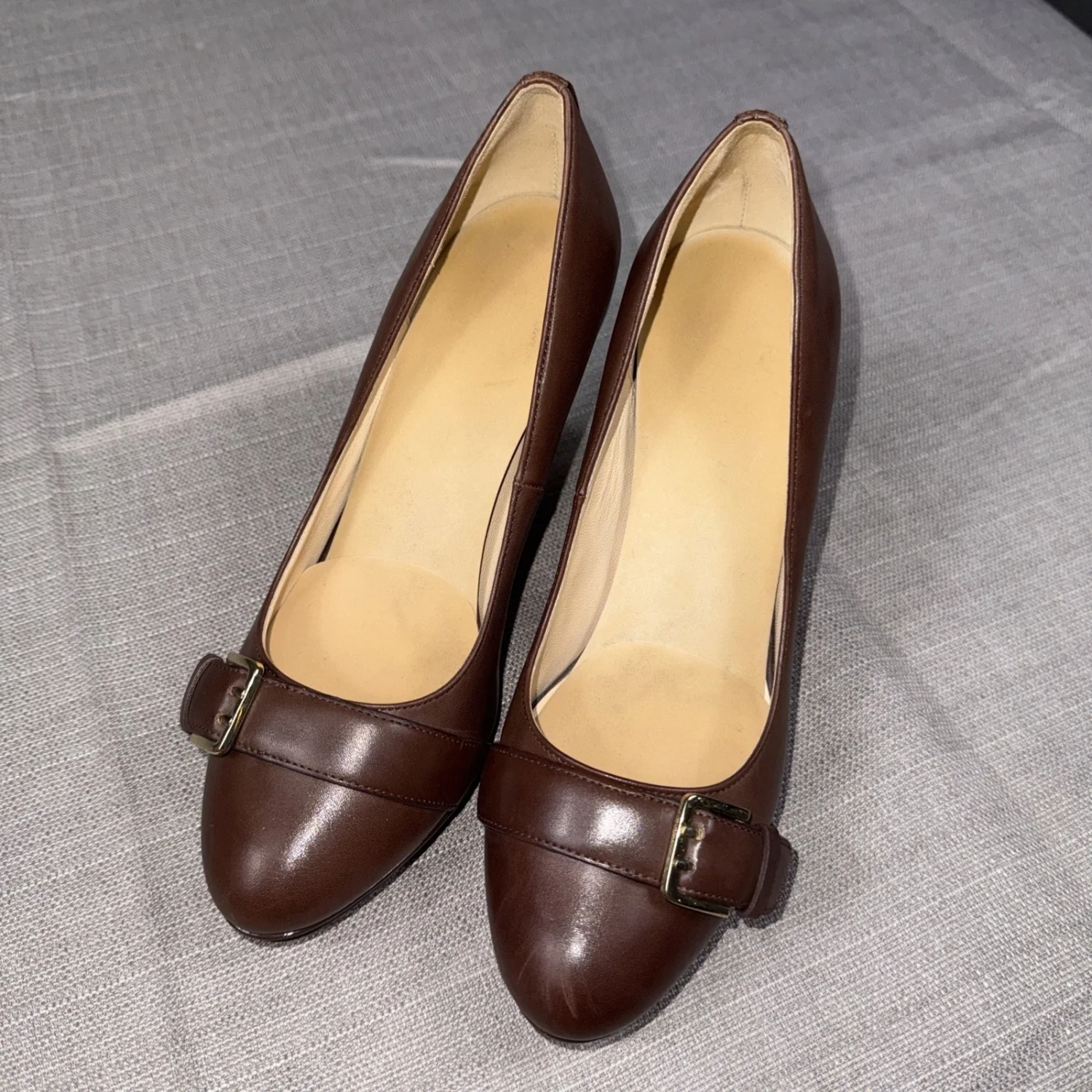Cole Haan 棕色皮革细高跟鞋 6.5B 金色扣优雅 Coquette-