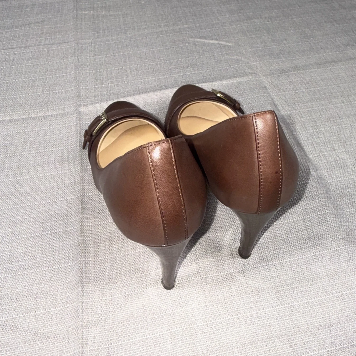 Cole Haan 棕色皮革细高跟鞋 6.5B 金色扣优雅 Coquette-
