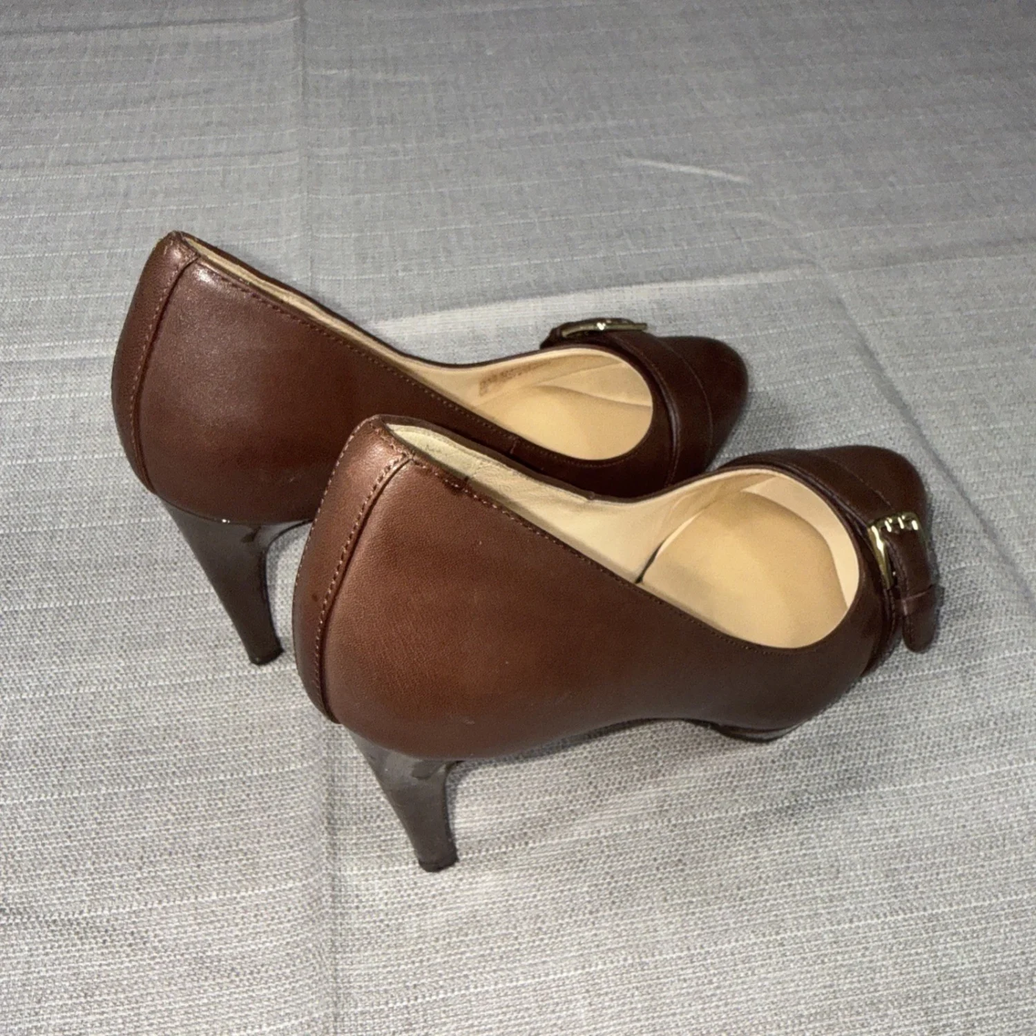 Cole Haan 棕色皮革细高跟鞋 6.5B 金色扣优雅 Coquette-