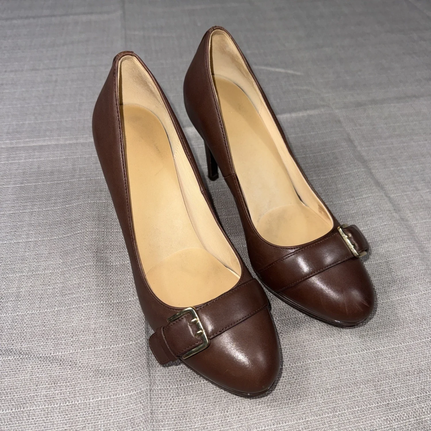 Cole Haan 棕色皮革细高跟鞋 6.5B 金色扣优雅 Coquette-