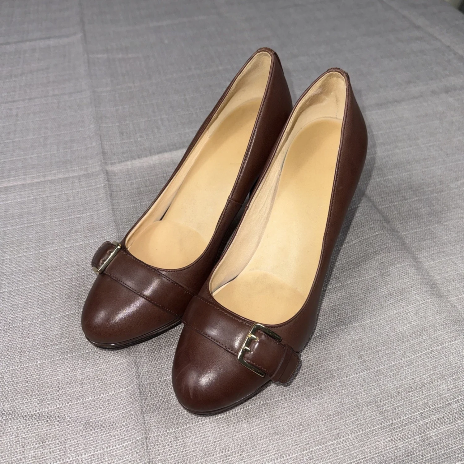 Cole Haan 棕色皮革细高跟鞋 6.5B 金色扣优雅 Coquette-