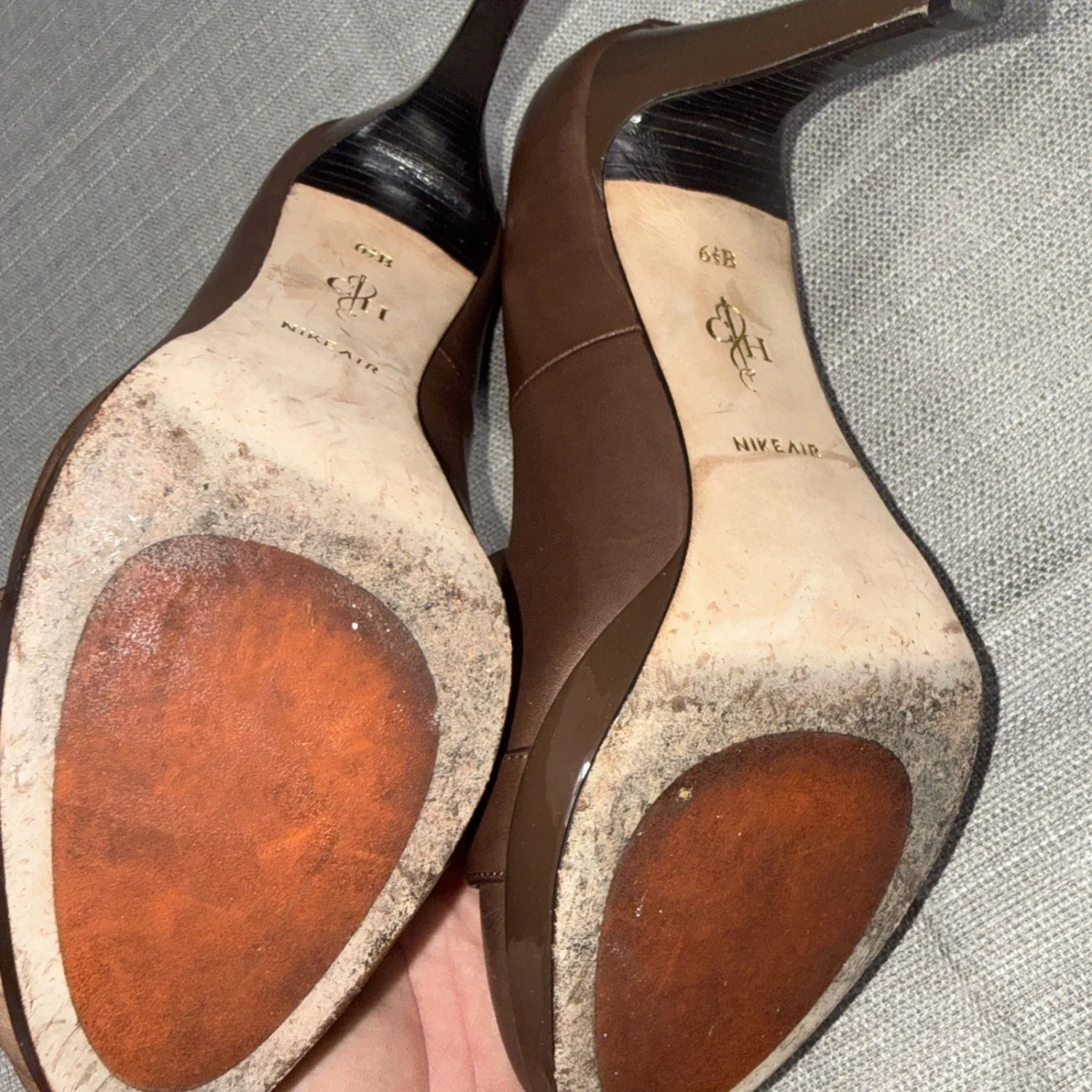 Cole Haan 棕色皮革细高跟鞋 6.5B 金色扣优雅 Coquette-