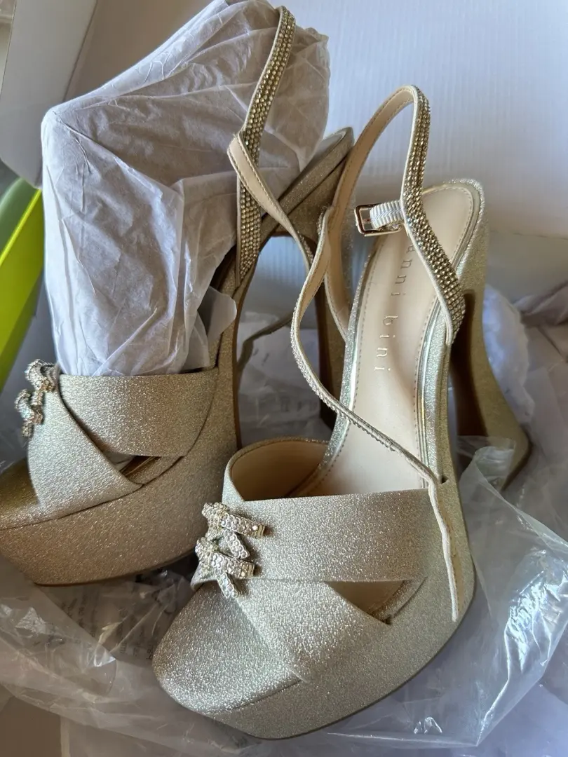 Gianni Bini 金色闪光水钻踝带露趾厚底高跟鞋-