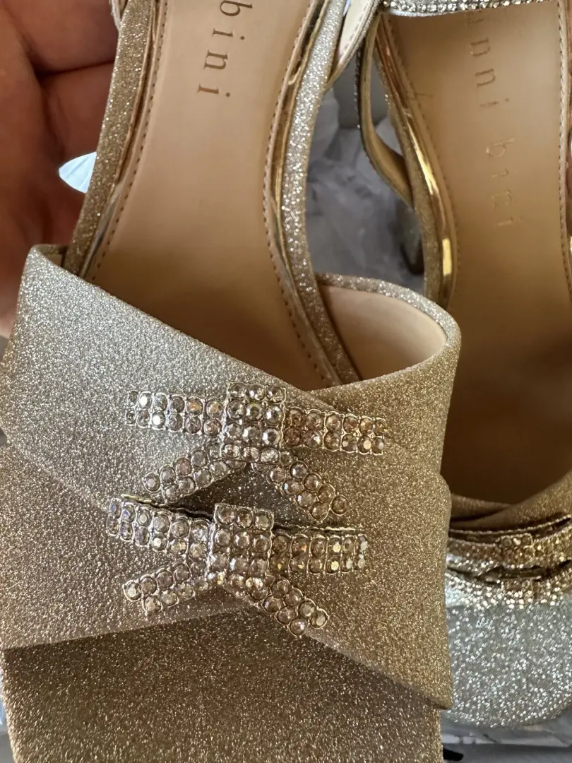 Gianni Bini 金色闪光水钻踝带露趾厚底高跟鞋-
