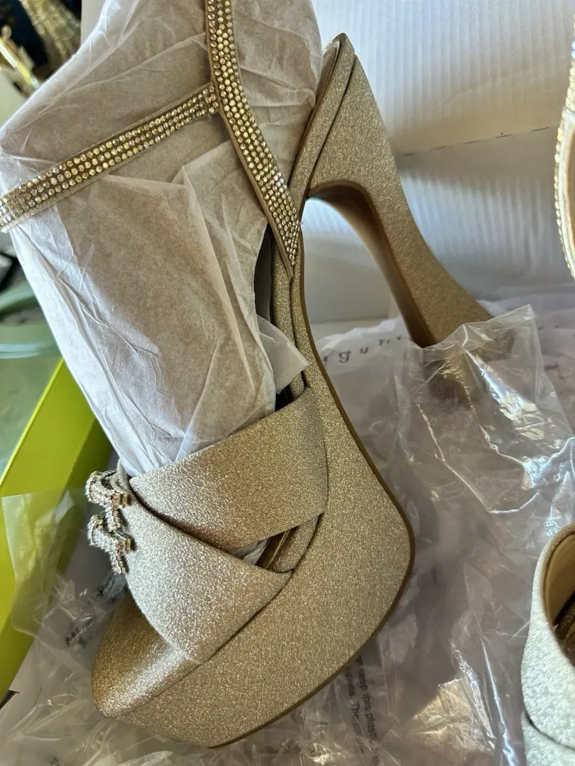Gianni Bini 金色闪光水钻踝带露趾厚底高跟鞋-