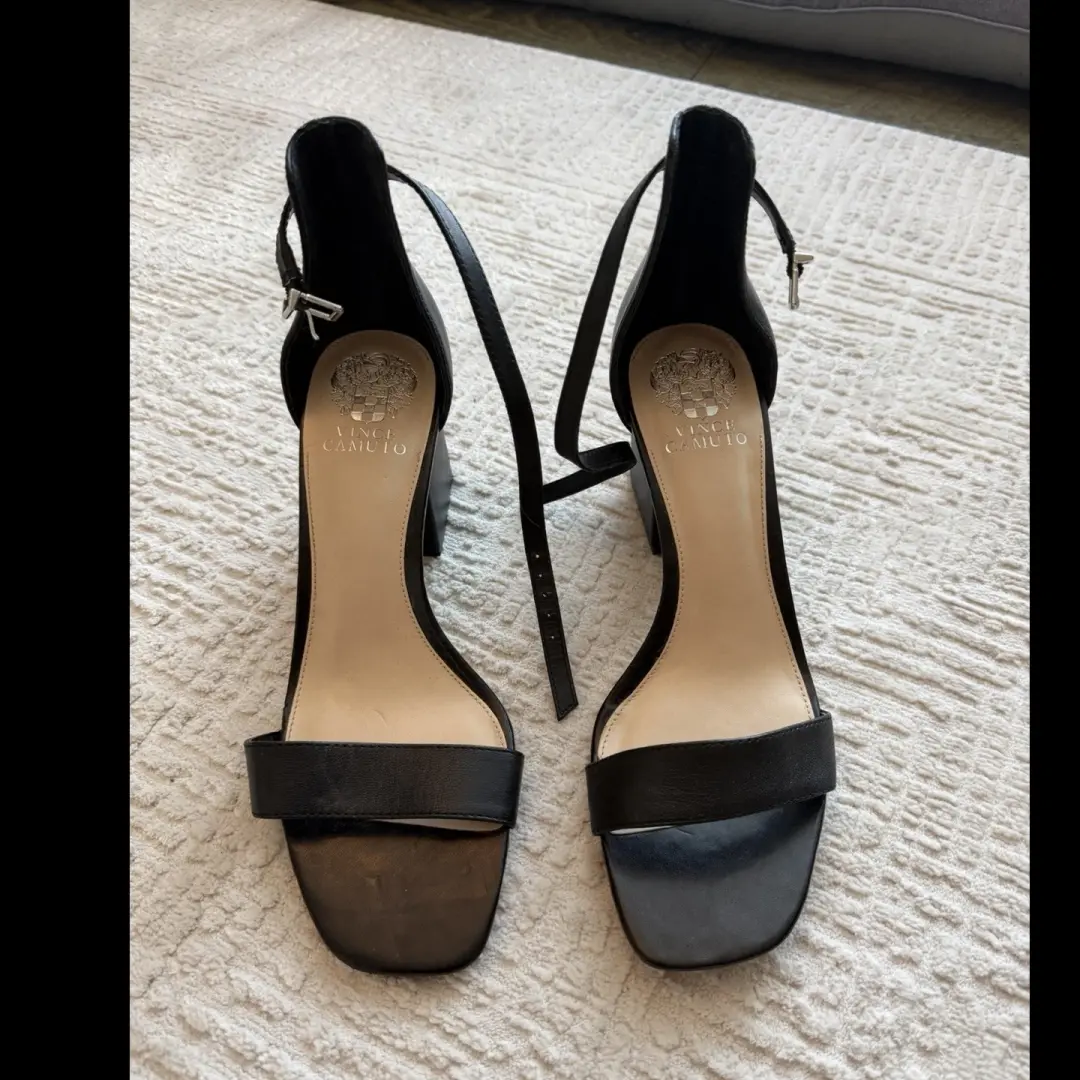Vince Camuto 黑色绑带踝带方头粗跟女式 10-