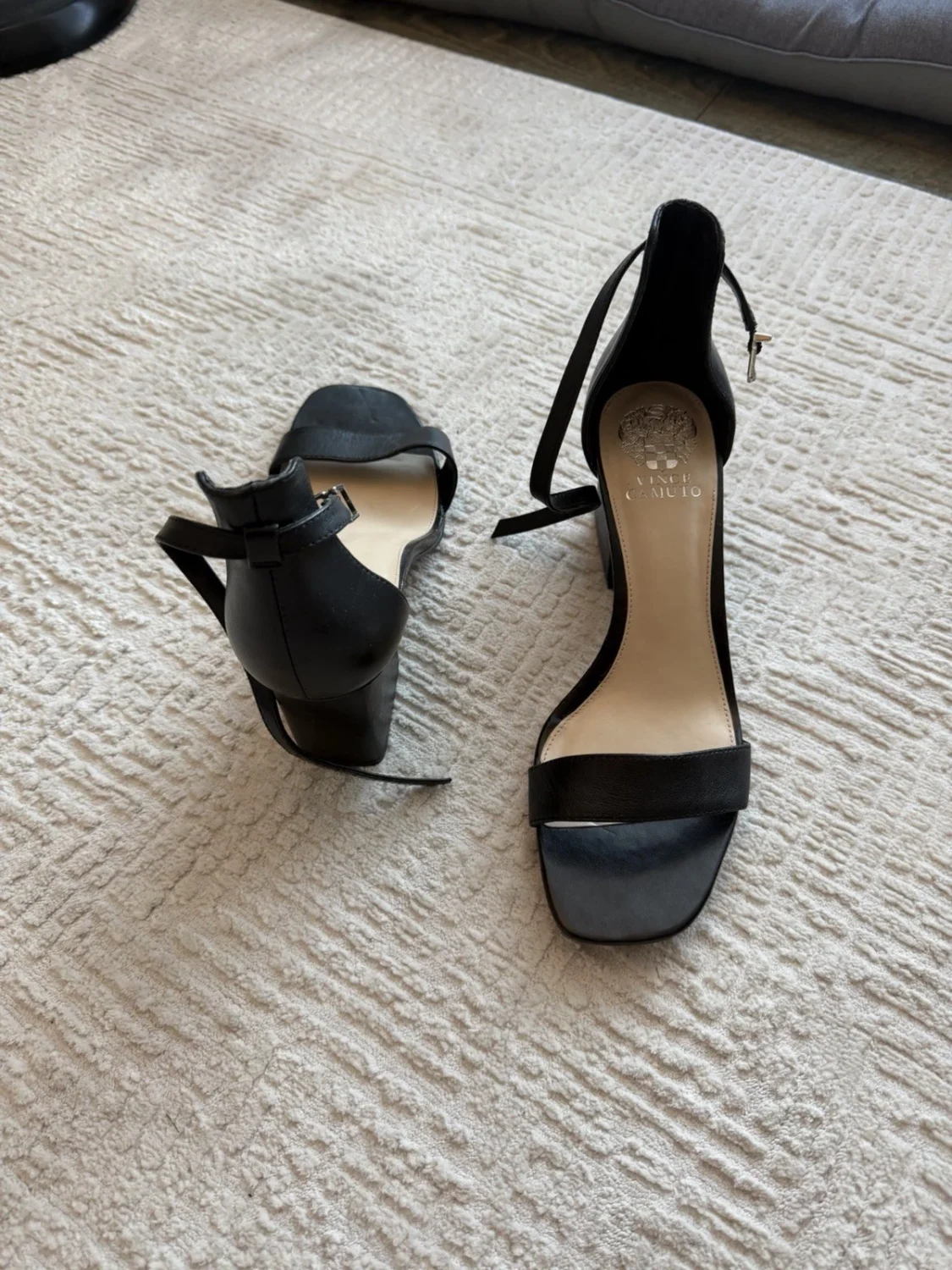 Vince Camuto 黑色绑带踝带方头粗跟女式 10-