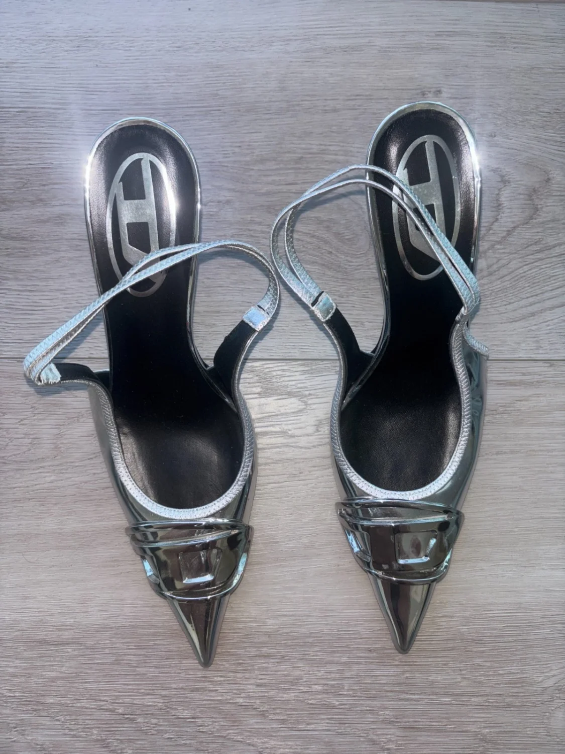 Diesel D-Venus Slingback 金属色皮革高跟鞋(38 码或美国 7.5 码)-