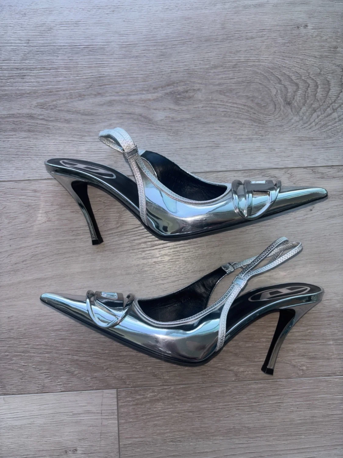 Diesel D-Venus Slingback 金属色皮革高跟鞋(38 码或美国 7.5 码)-