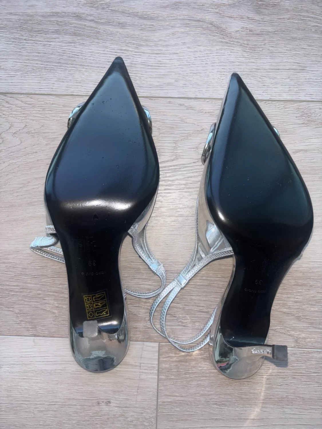 Diesel D-Venus Slingback 金属色皮革高跟鞋(38 码或美国 7.5 码)-