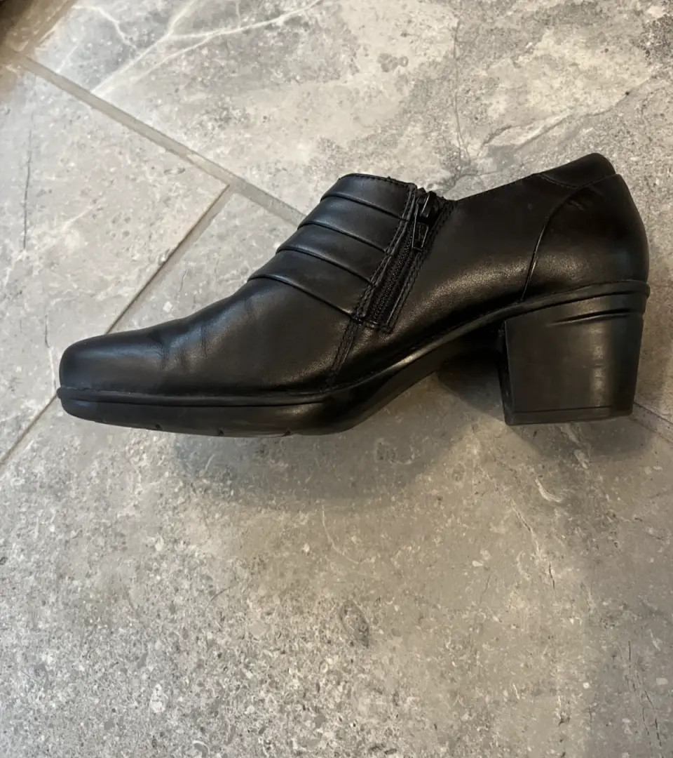 Clarks Collection 黑色高跟鞋懒人鞋浅口鞋女式 9 码-