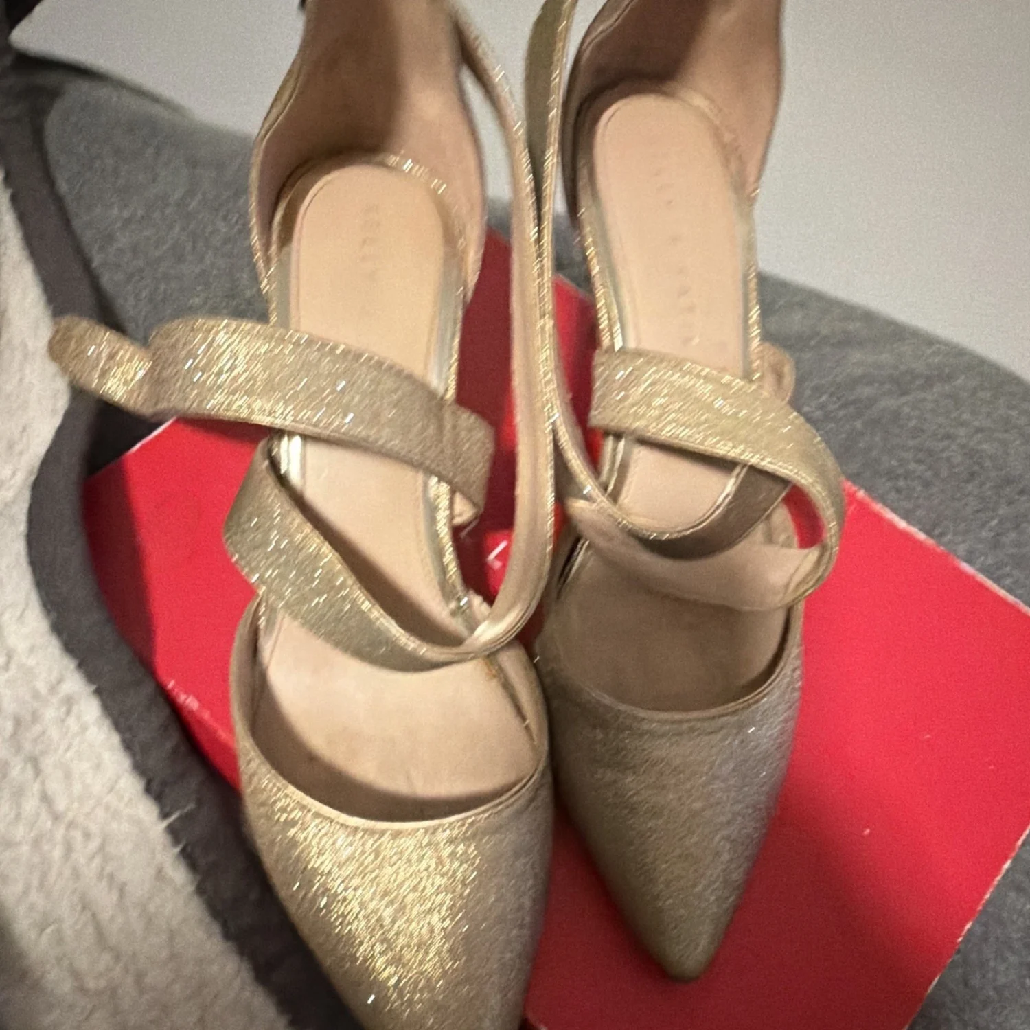 Kelly & Katie 女式金色闪光尖头绑带高跟鞋 10 码-