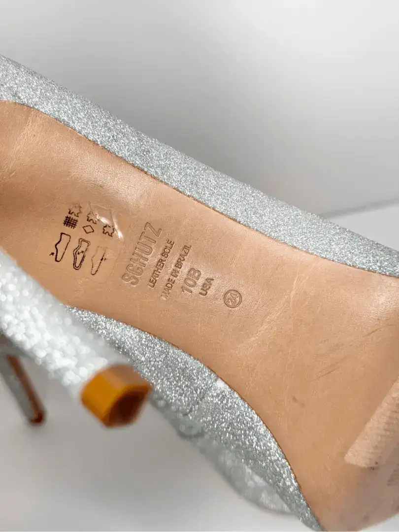 SCHUTZ 泵女式 10B 码装饰银色尖头高跟鞋-