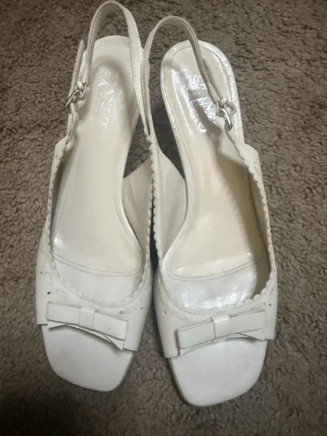 女式 Franco Sarto 白色露背皮革小猫高跟鞋 9 码-