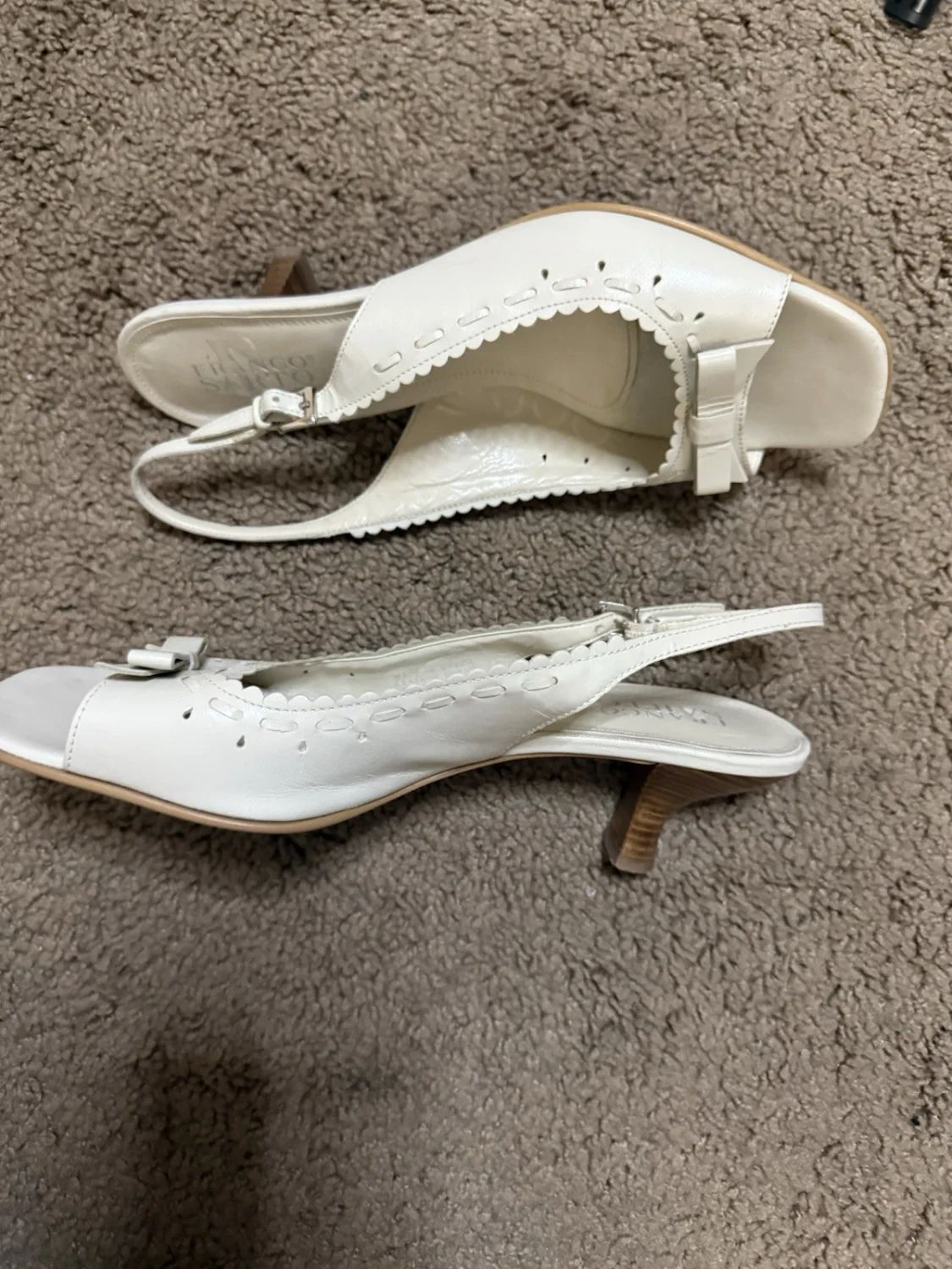 女式 Franco Sarto 白色露背皮革小猫高跟鞋 9 码-