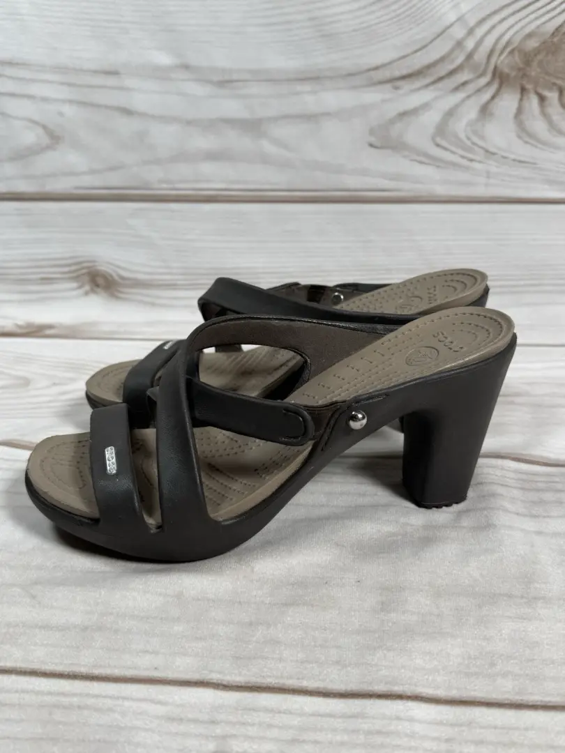Crocs Cyprus IV 一脚蹬凉鞋高跟鞋女式 9 码棕色 14558-