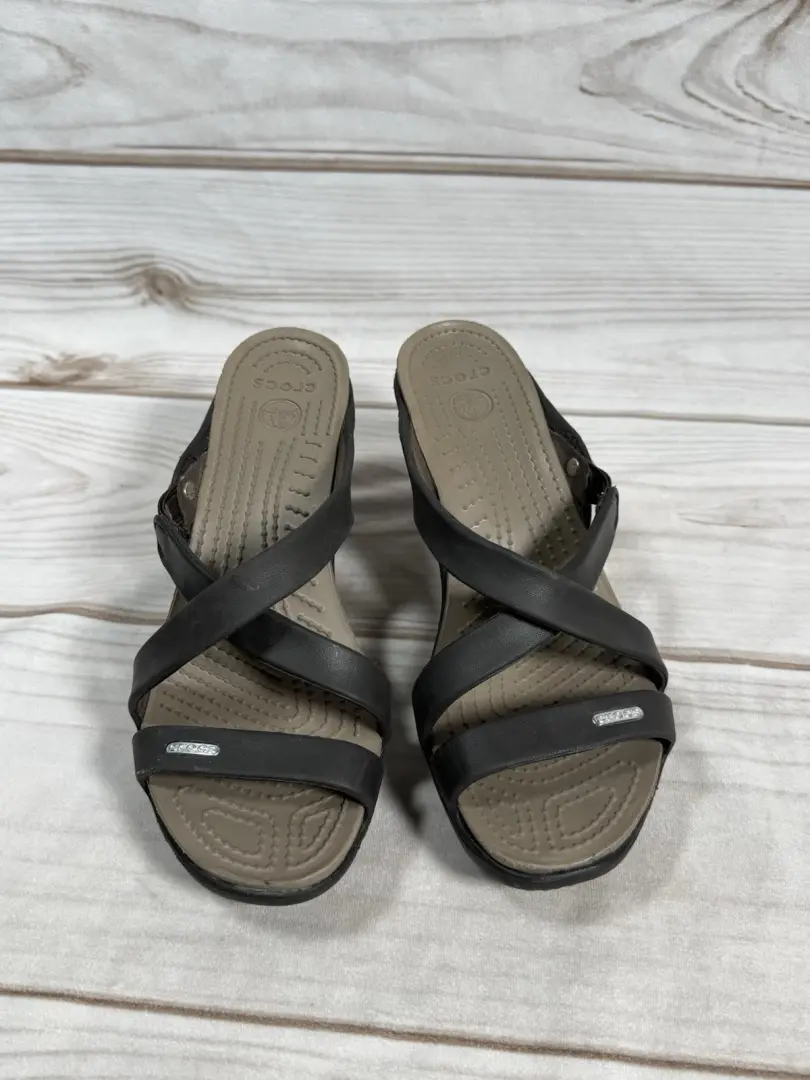 Crocs Cyprus IV 一脚蹬凉鞋高跟鞋女式 9 码棕色 14558-