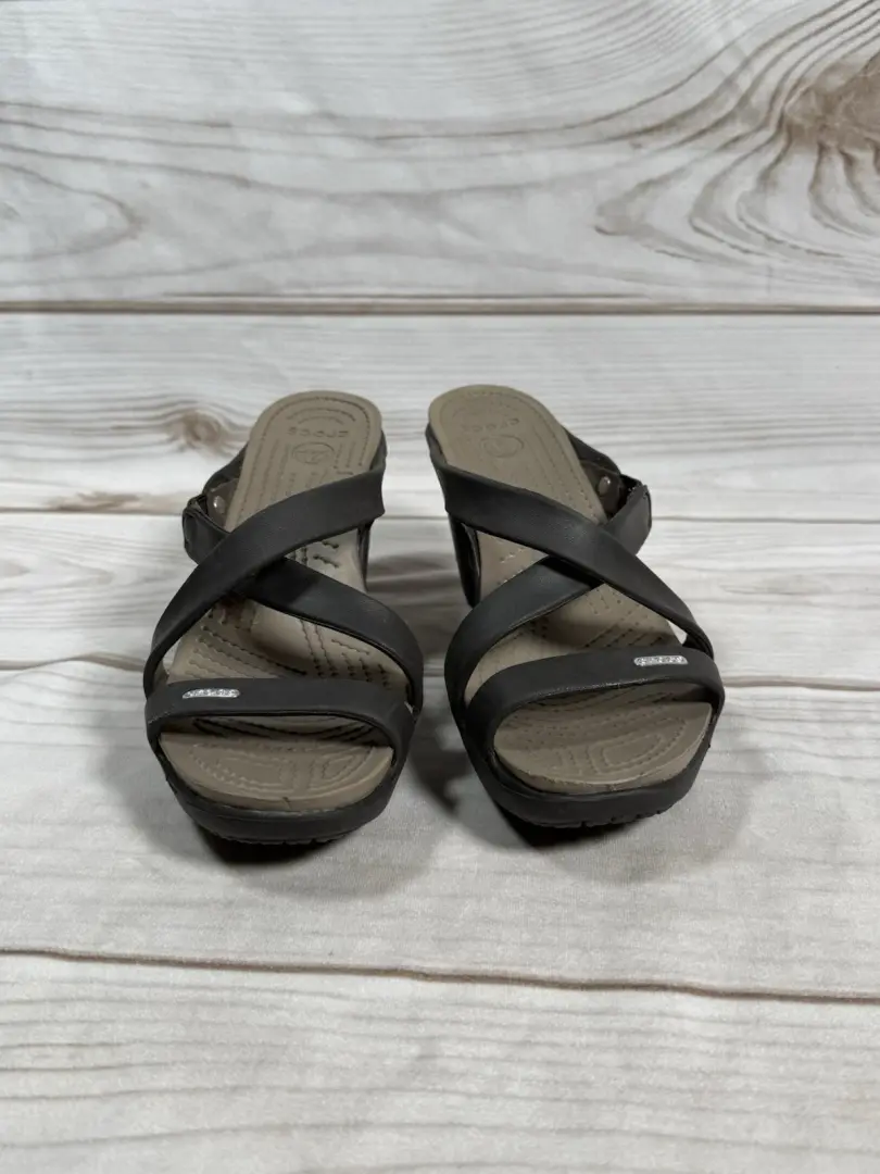 Crocs Cyprus IV 一脚蹬凉鞋高跟鞋女式 9 码棕色 14558-