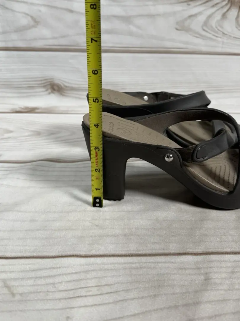 Crocs Cyprus IV 一脚蹬凉鞋高跟鞋女式 9 码棕色 14558-
